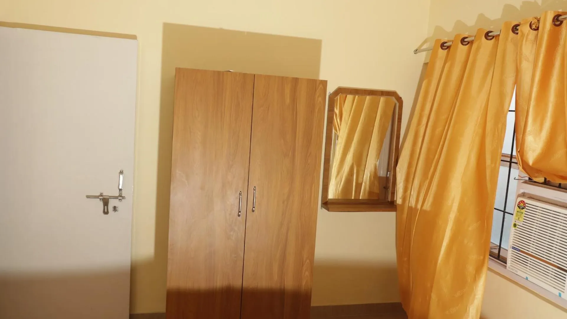 Vinayak P Guest House Waranasi Kwatera prywatna